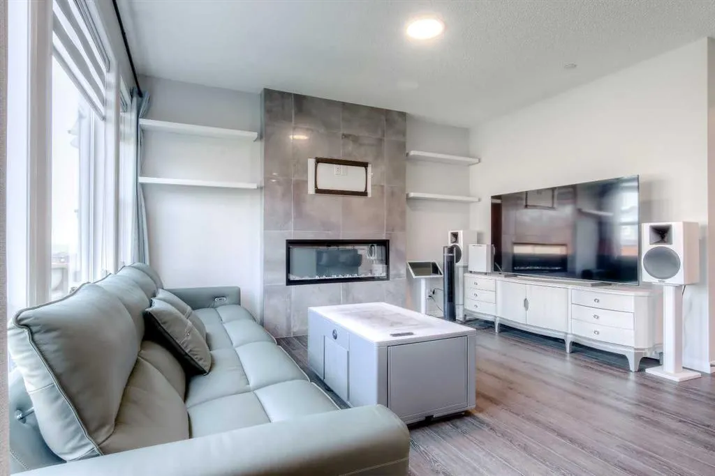 17 Calhoun Crescent NE