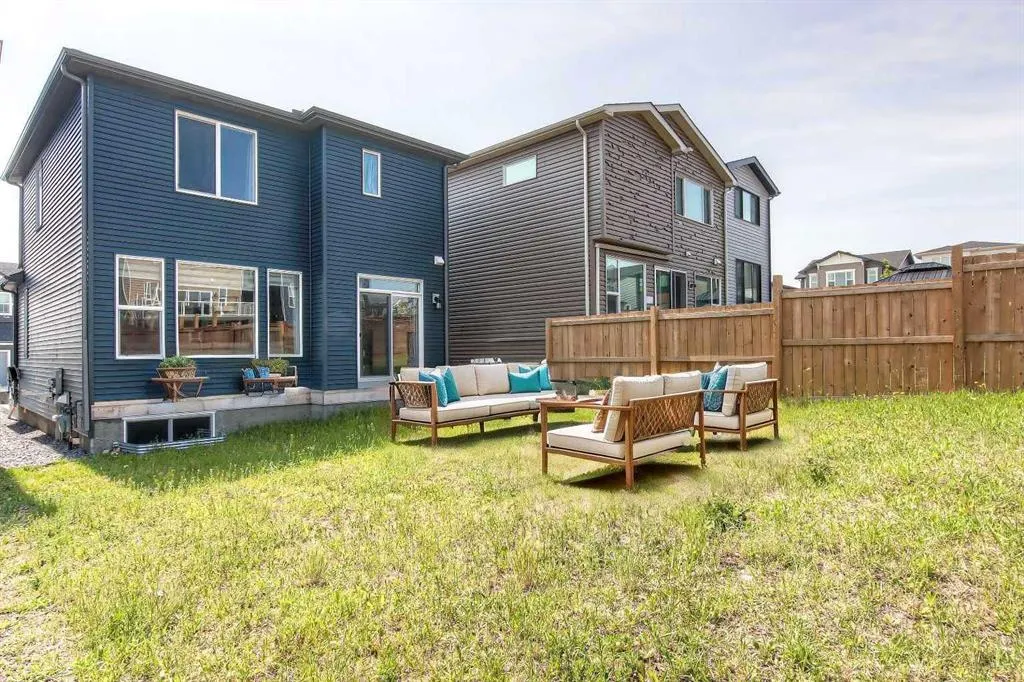 17 Calhoun Crescent NE
