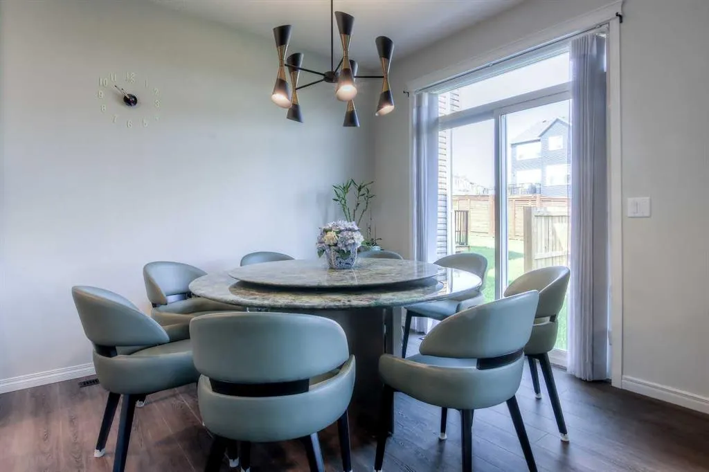 17 Calhoun Crescent NE