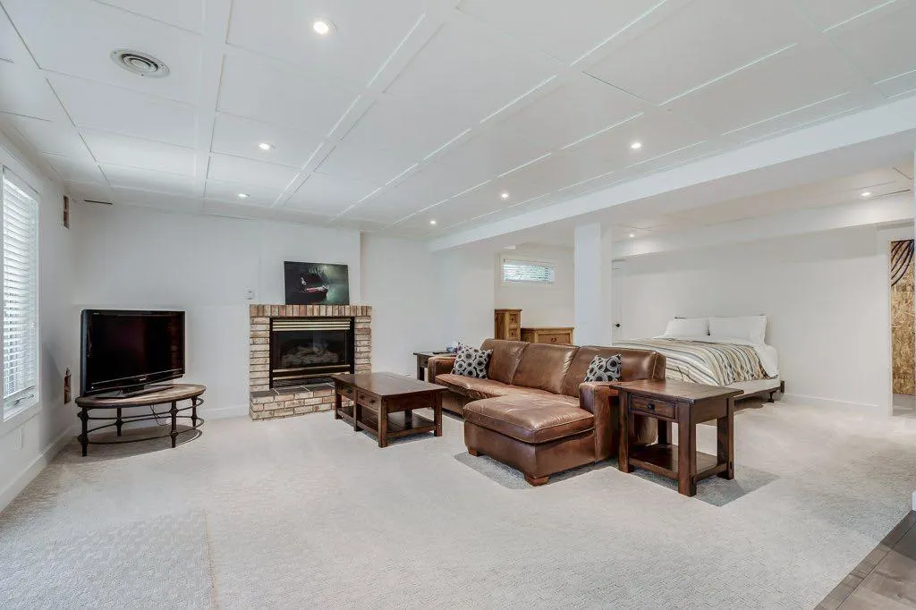 243 Country Hills Close NW
