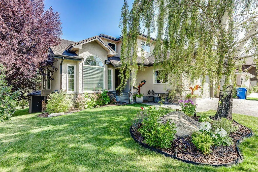243 Country Hills Close NW