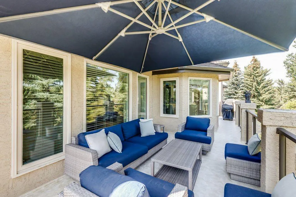 243 Country Hills Close NW
