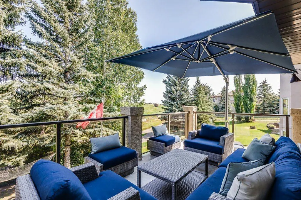 243 Country Hills Close NW