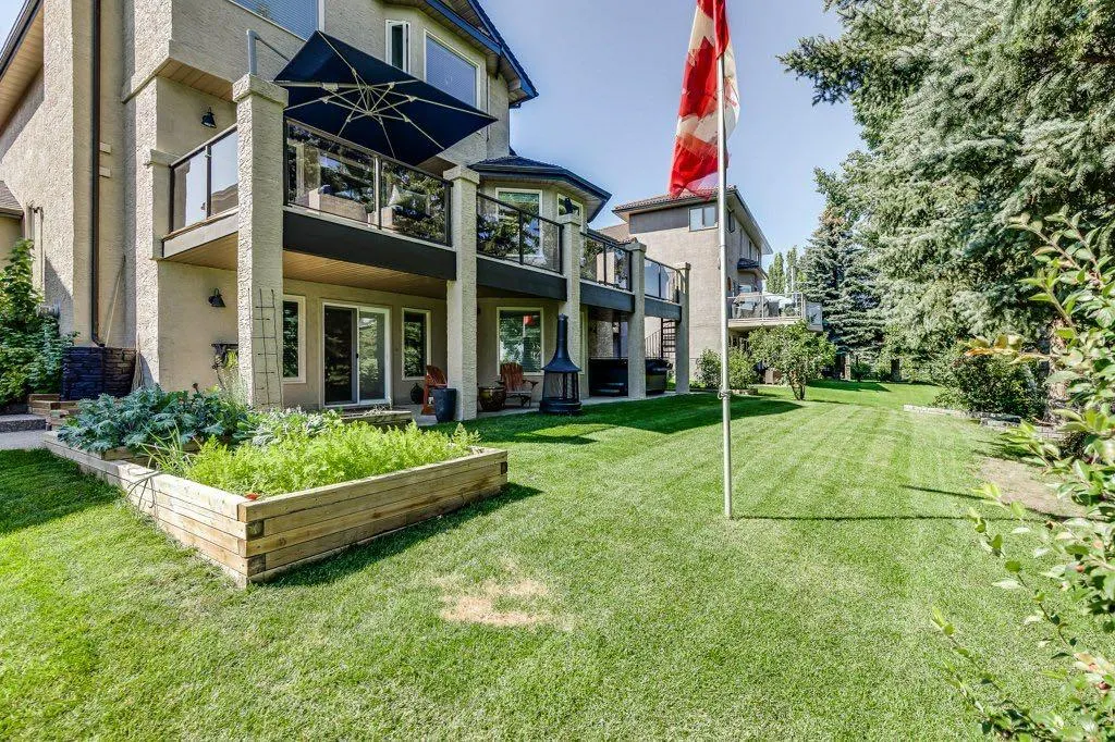 243 Country Hills Close NW