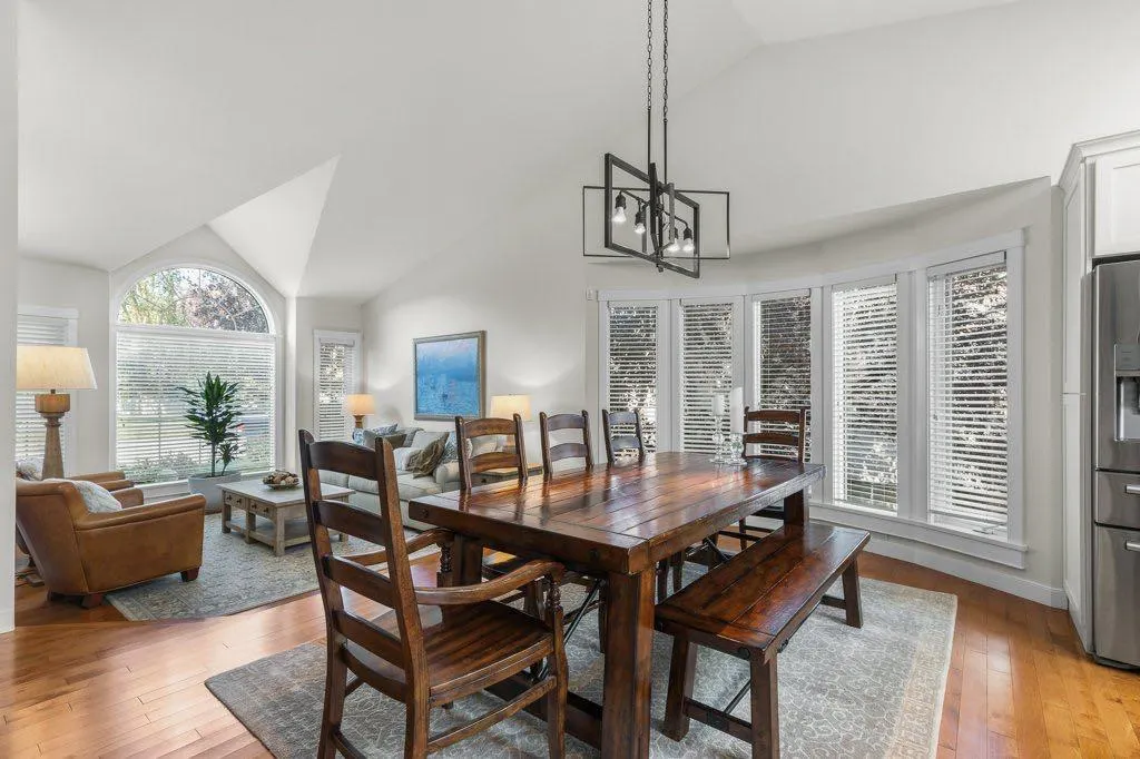 243 Country Hills Close NW