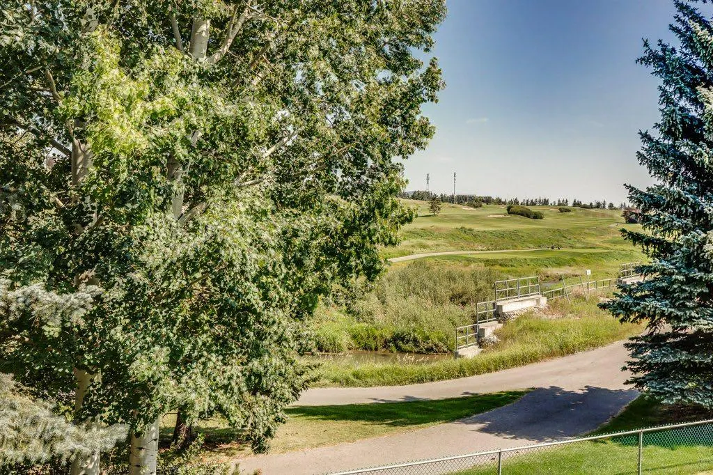 243 Country Hills Close NW