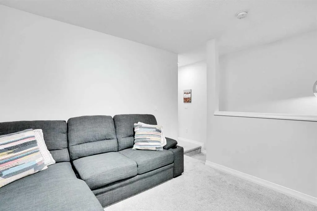 6 Skyview Close NE