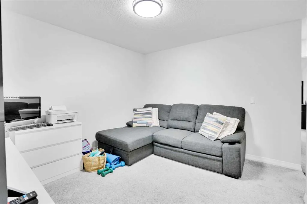 6 Skyview Close NE
