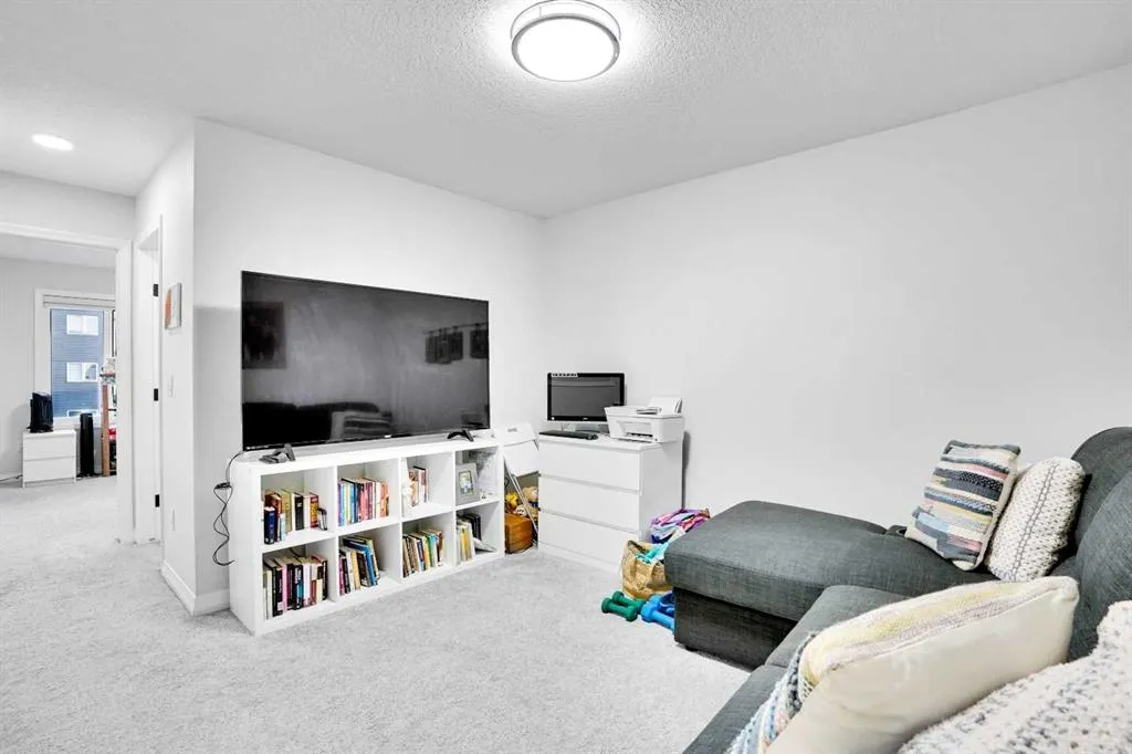 6 Skyview Close NE