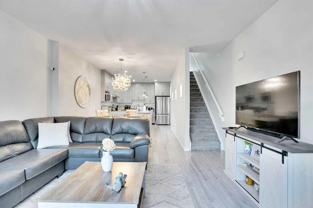 6 Skyview Close NE