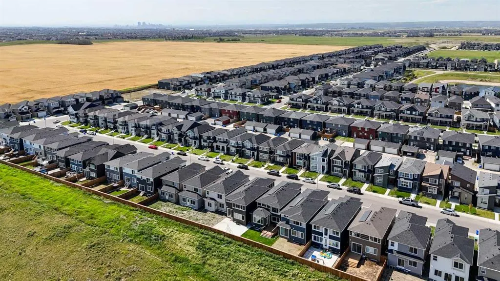 6 Skyview Close NE