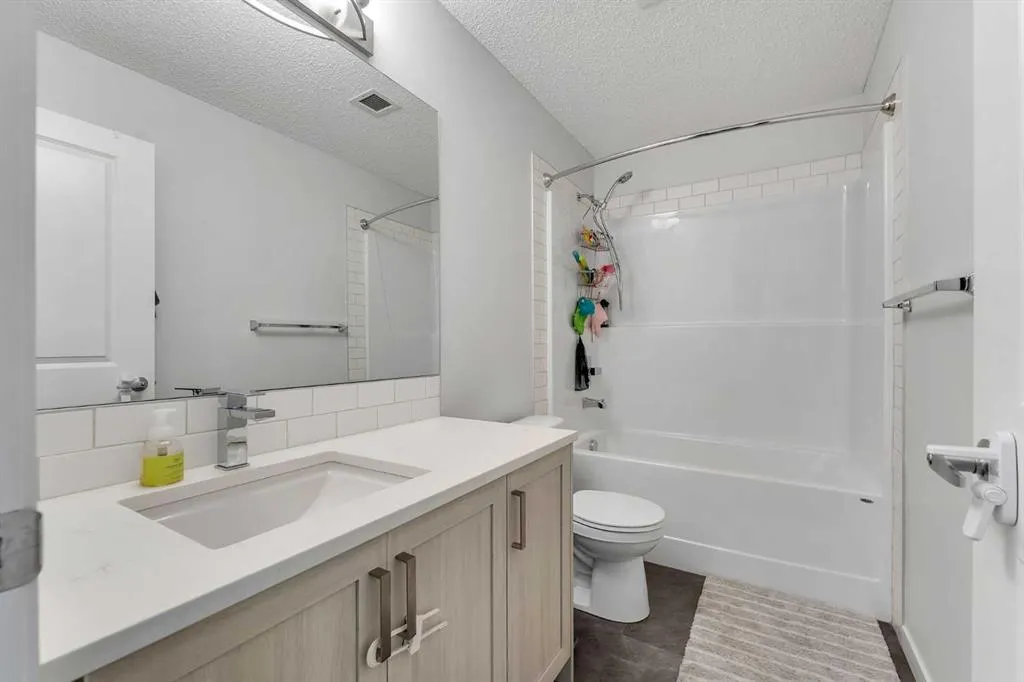 33 Carringham Gate NW, #1311