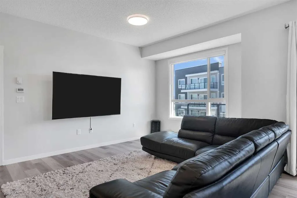 33 Carringham Gate NW, #1311