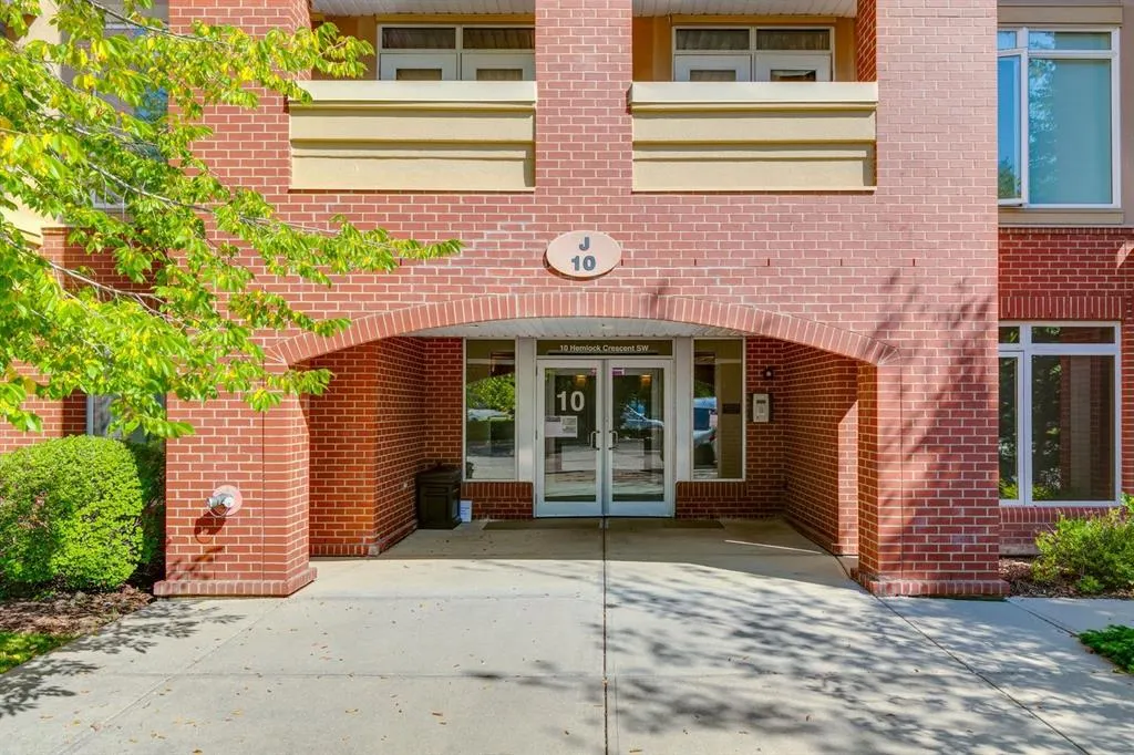 10 Hemlock Crescent SW, #304