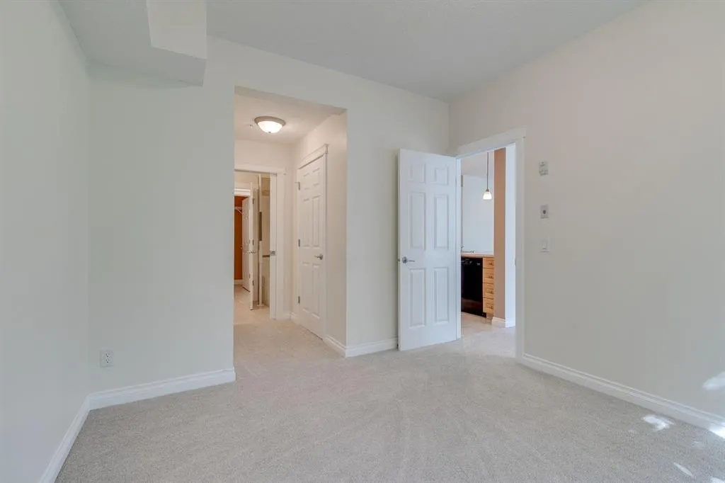 10 Hemlock Crescent SW, #304