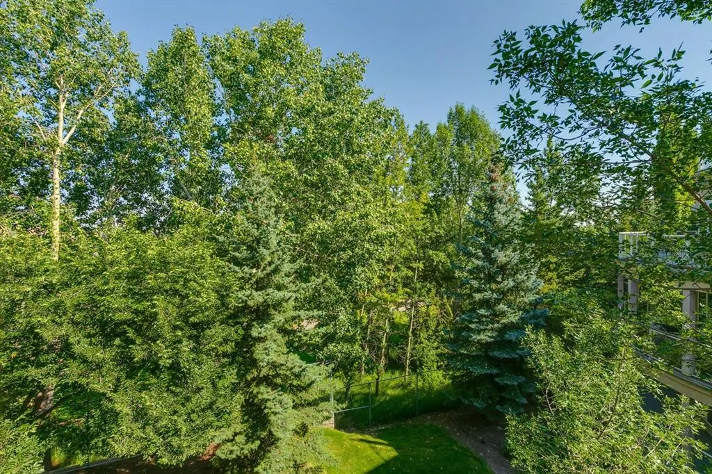 10 Hemlock Crescent SW, #304