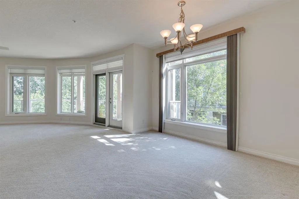 10 Hemlock Crescent SW, #304