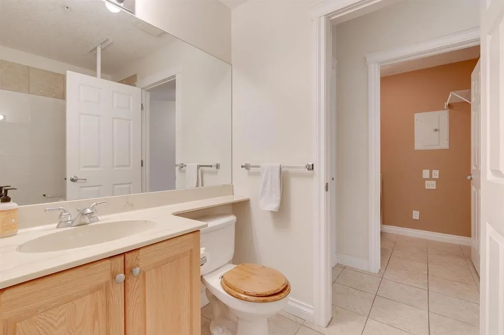 10 Hemlock Crescent SW, #304