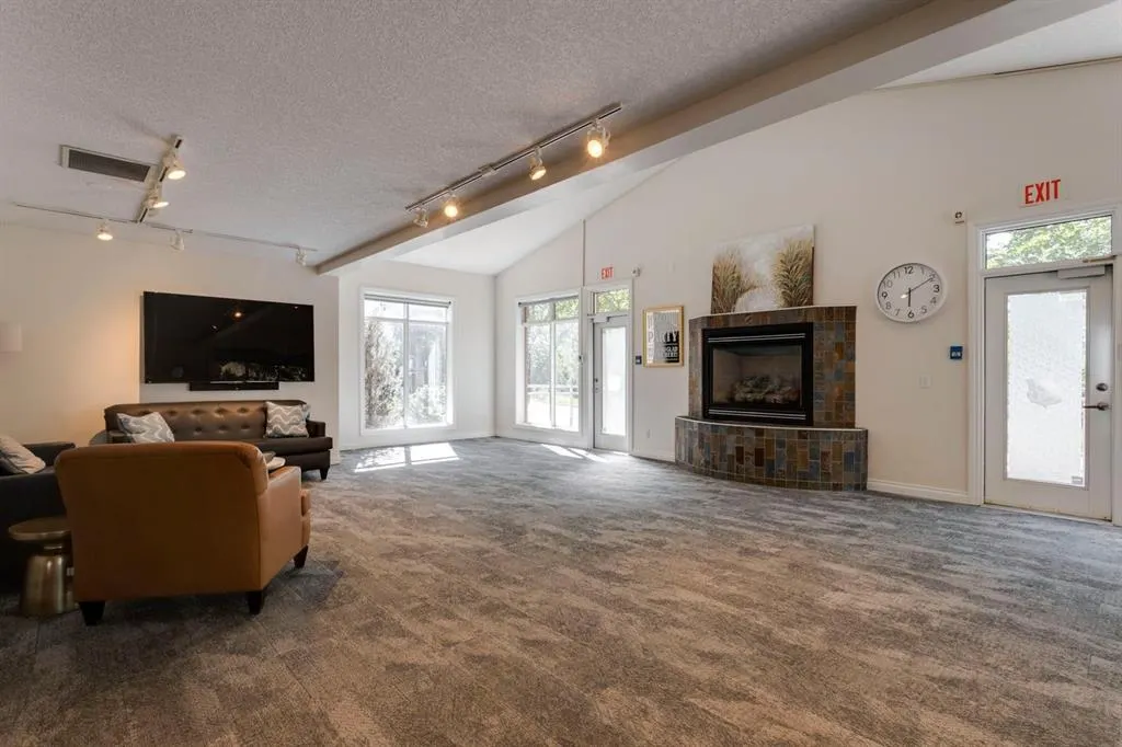 10 Hemlock Crescent SW, #304