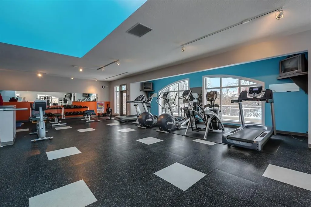 10 Hemlock Crescent SW, #304