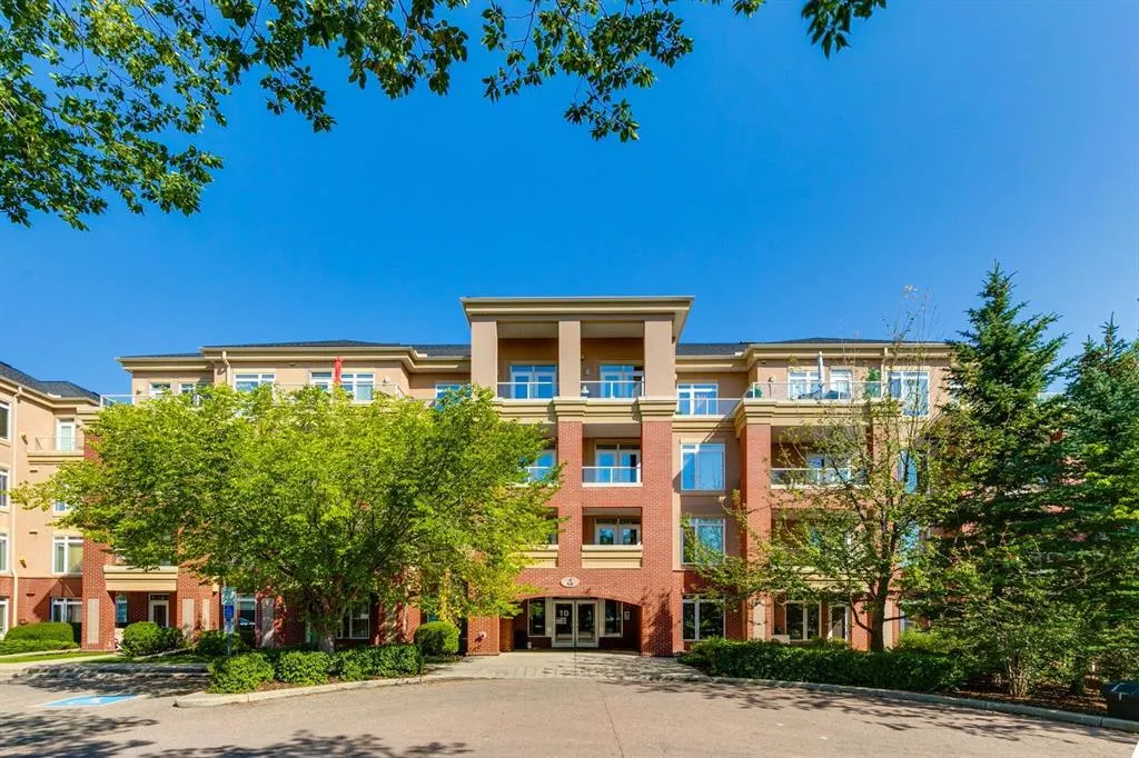 10 Hemlock Crescent SW, #304