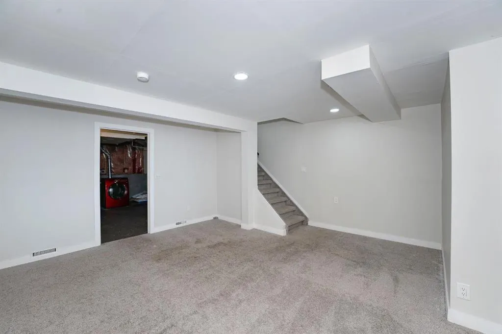 343 Falshire Way NE