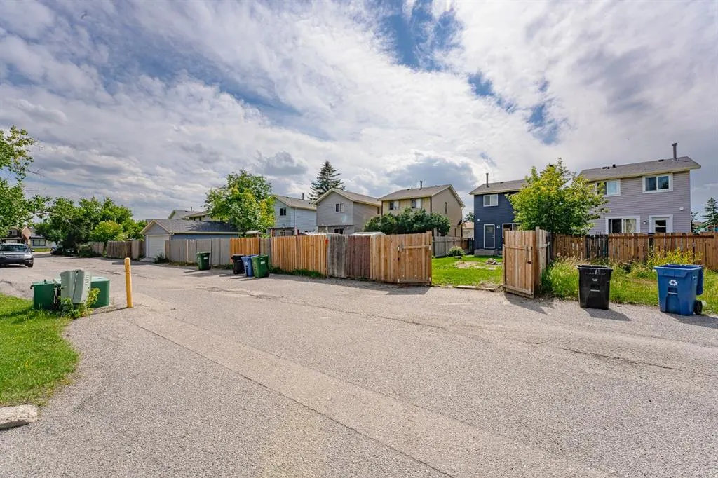 343 Falshire Way NE