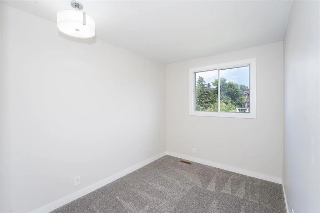343 Falshire Way NE