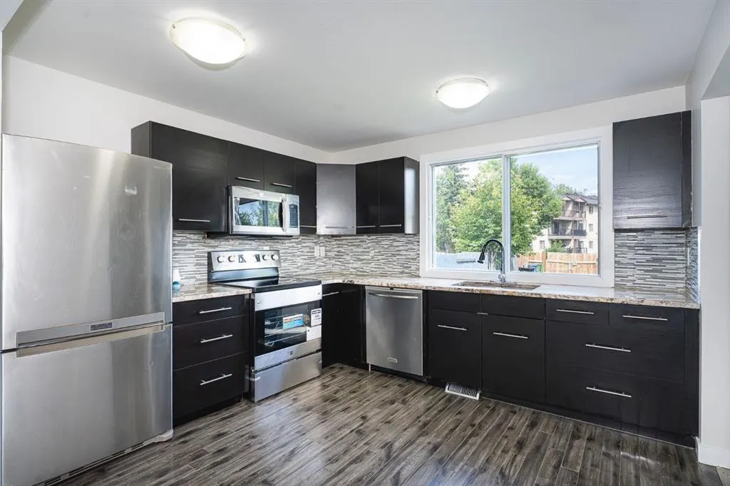 343 Falshire Way NE