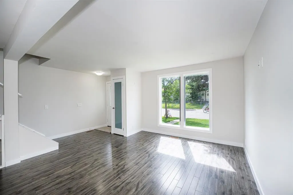 343 Falshire Way NE