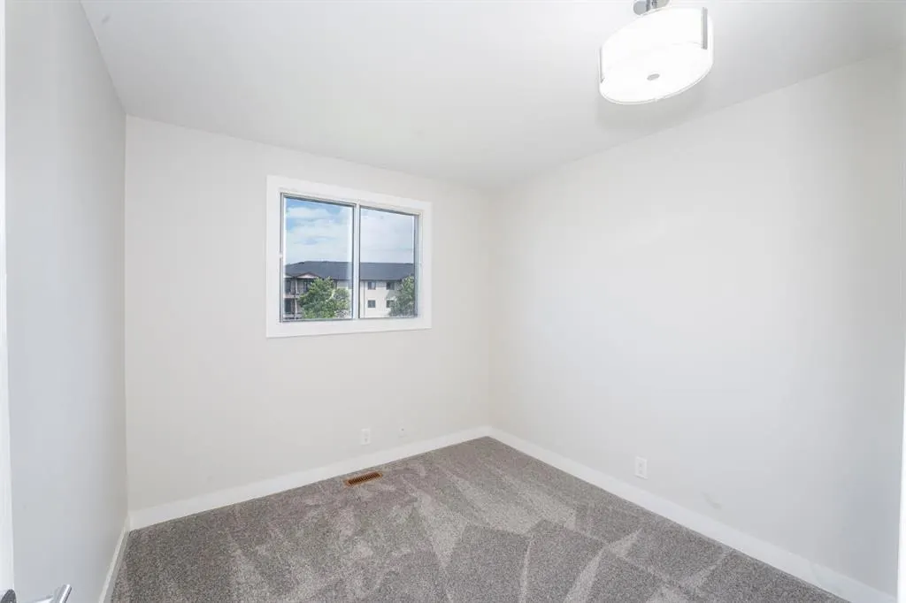 343 Falshire Way NE