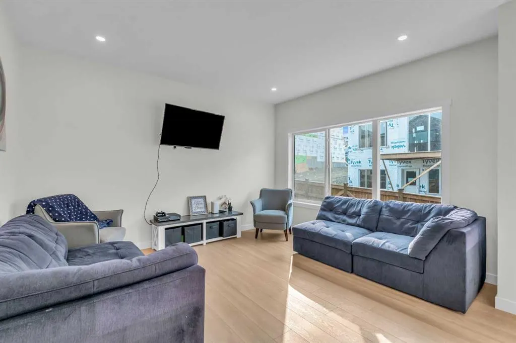 35 Versant View SW
