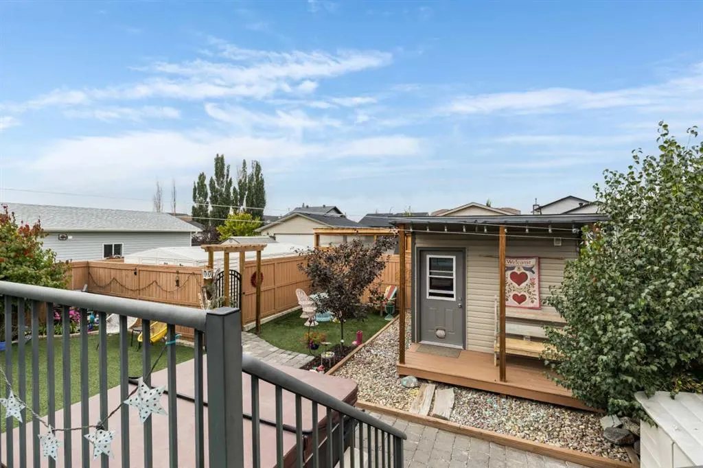 60 Terrace Close NE