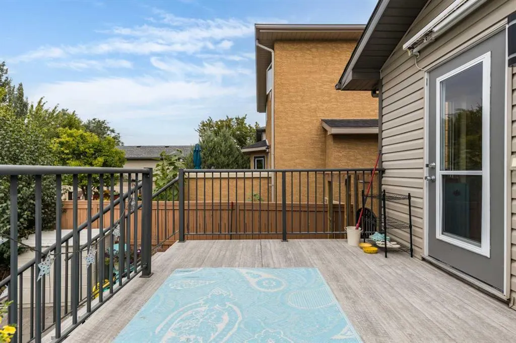 60 Terrace Close NE