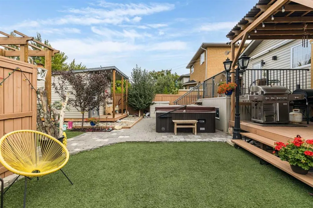60 Terrace Close NE