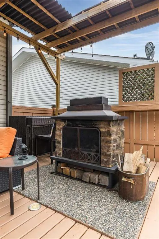 60 Terrace Close NE