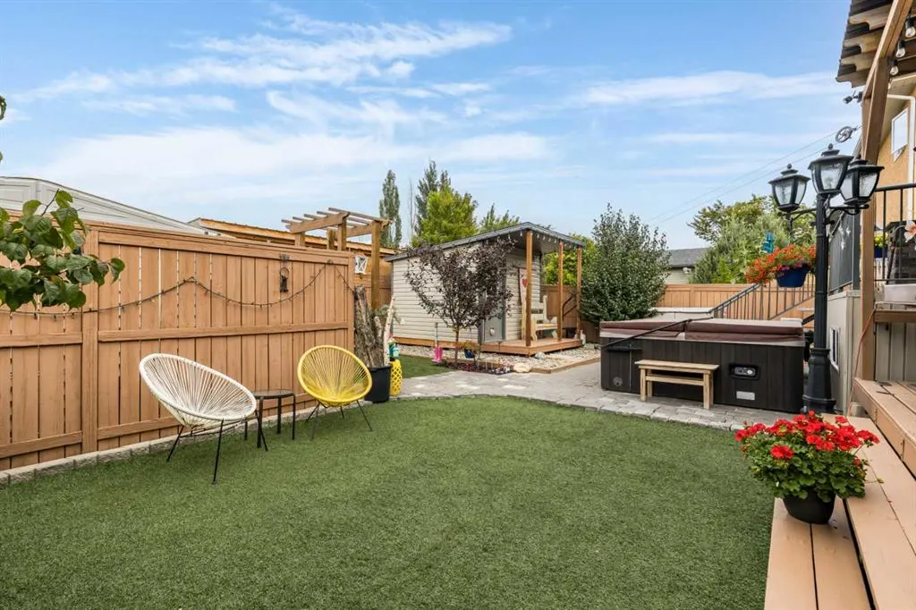 60 Terrace Close NE