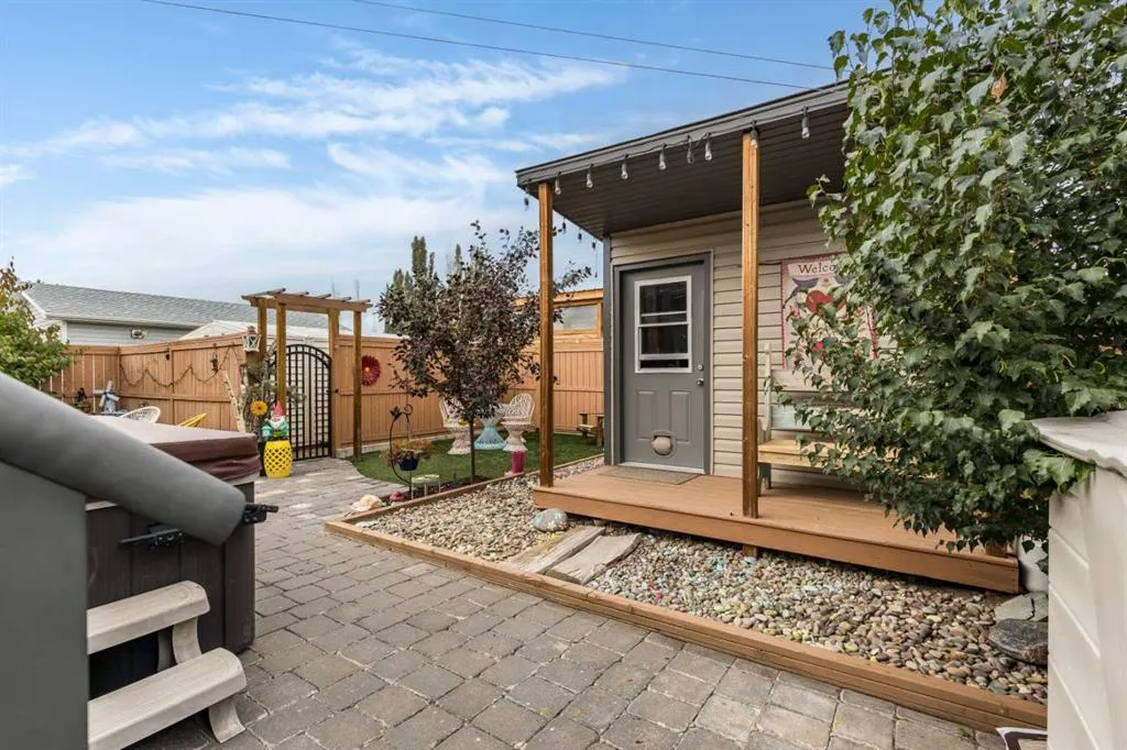 60 Terrace Close NE