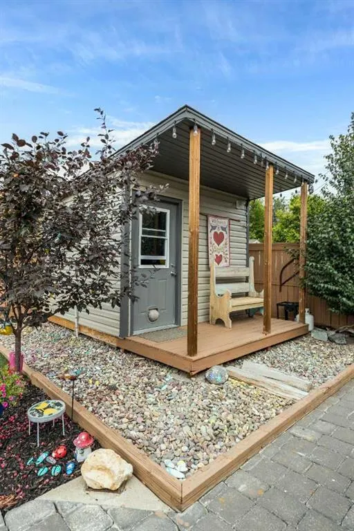 60 Terrace Close NE