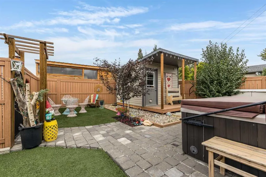 60 Terrace Close NE