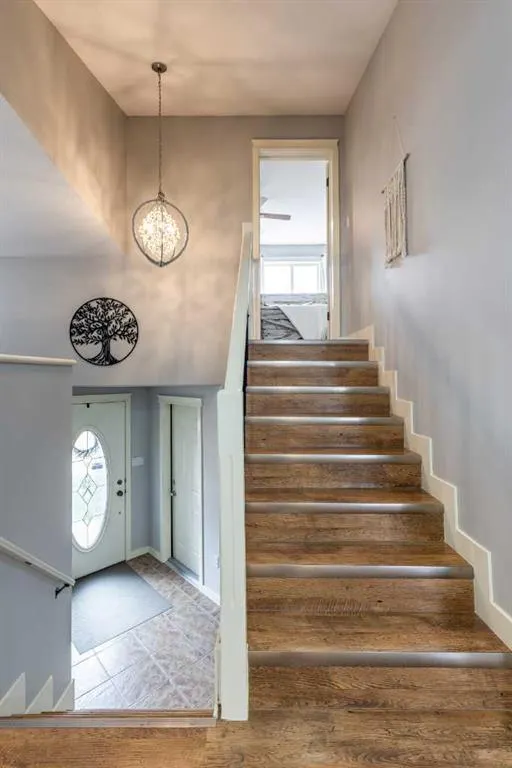 60 Terrace Close NE