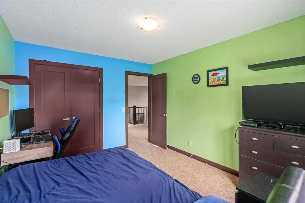 26 Mahogany Green SE