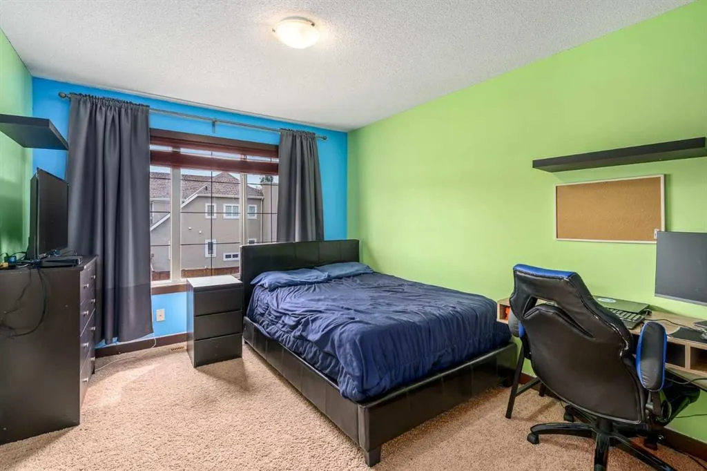 26 Mahogany Green SE