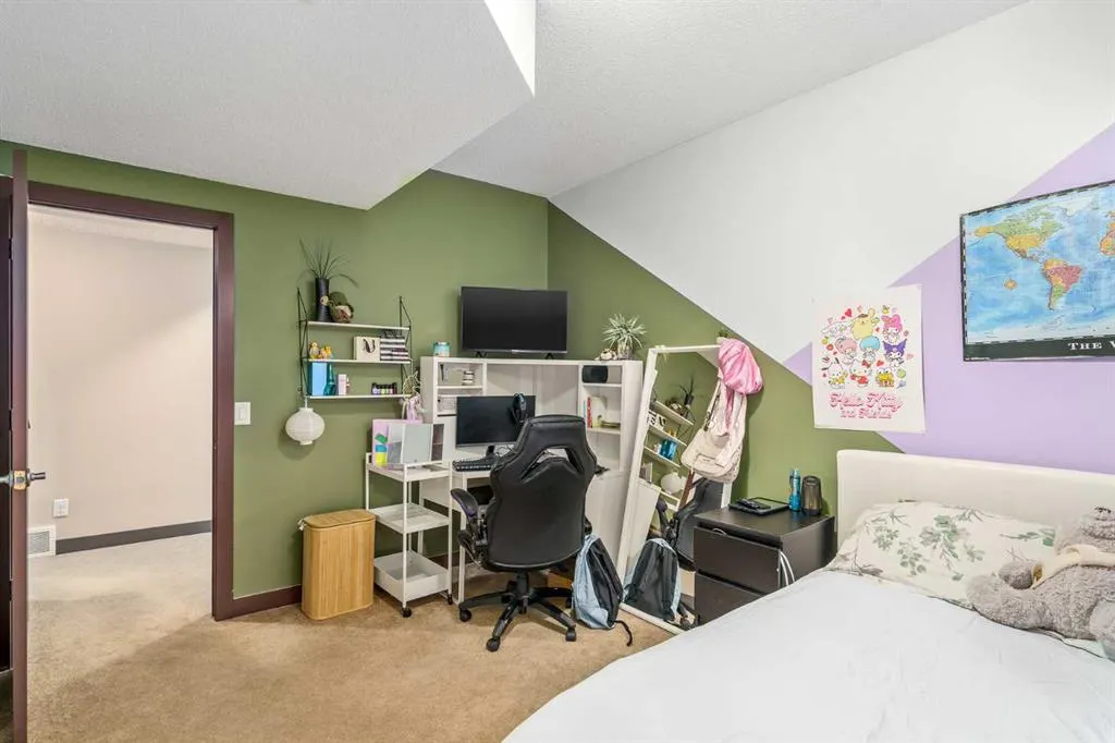 26 Mahogany Green SE