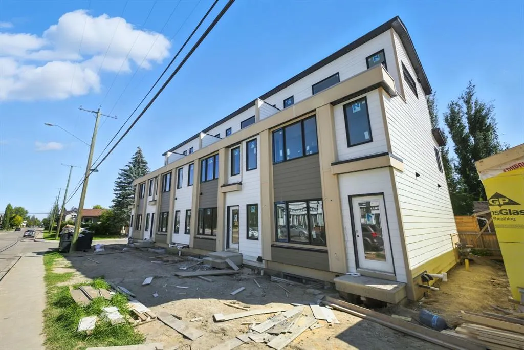 2201 32 Street SW