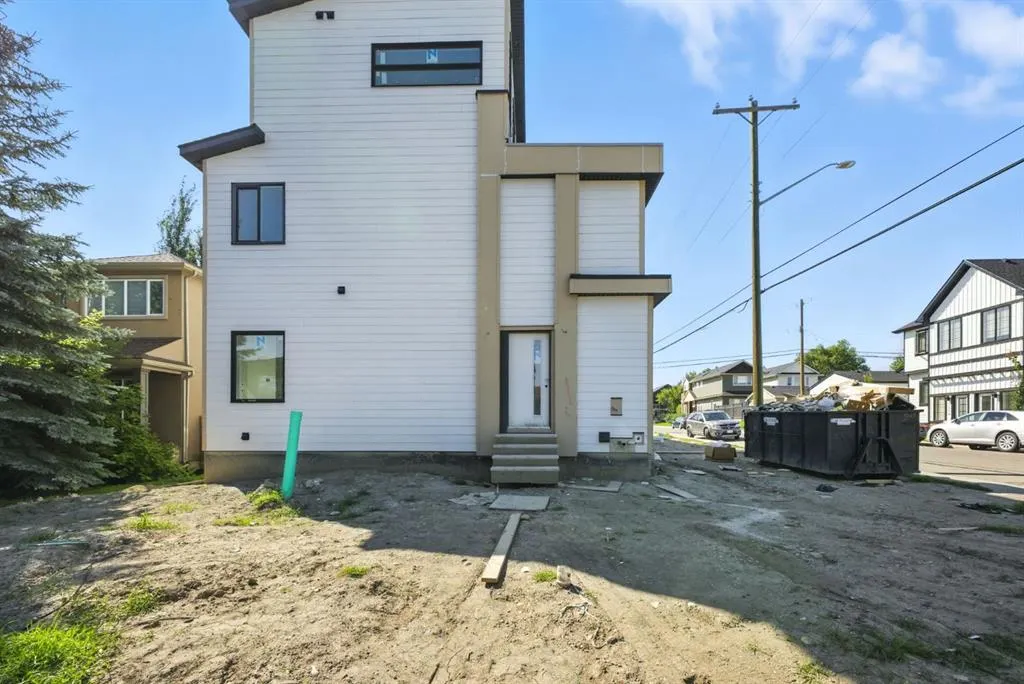 2201 32 Street SW