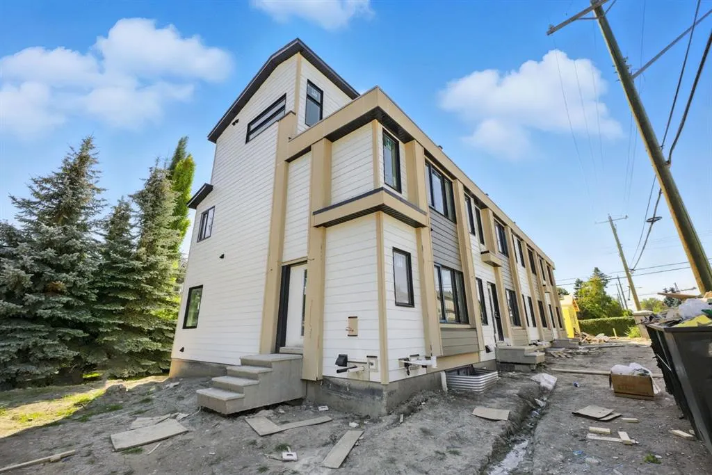 2201 32 Street SW