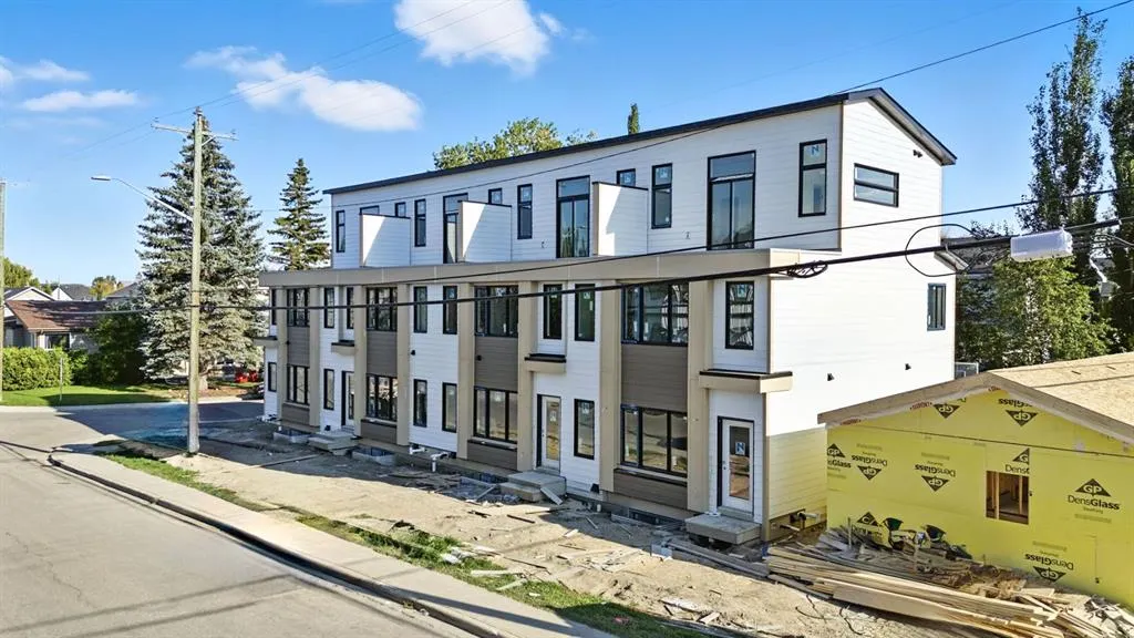 2201 32 Street SW