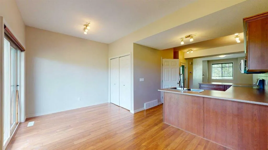 136 Fontaine Crescent, #5