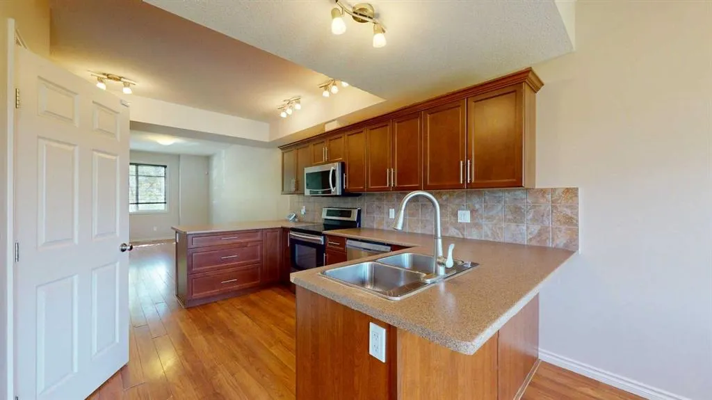 136 Fontaine Crescent, #5